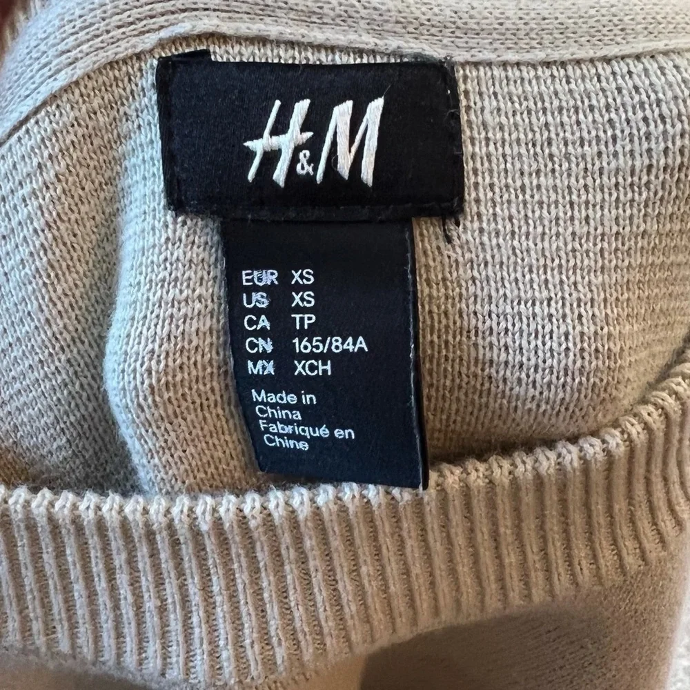 H&M Sweater - Picture 6 of 7